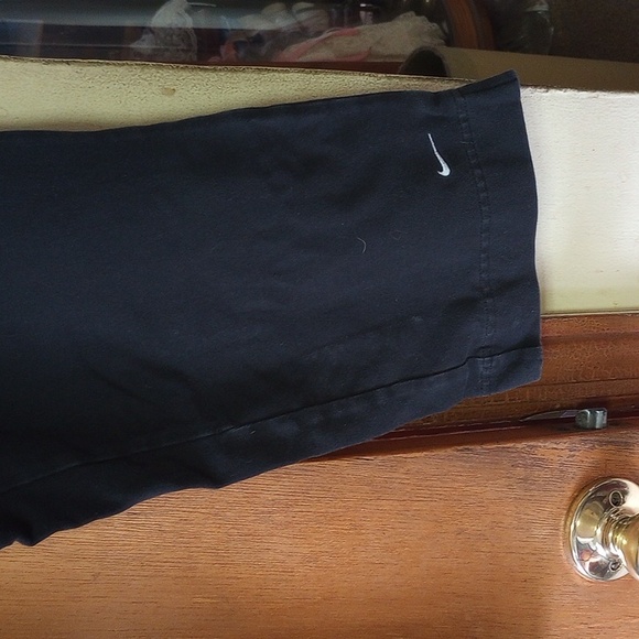 Nike Medium Black Capris, Elastic Waist, Tie - Picture 2 of 4